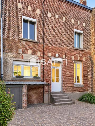 Maison de caractère en centre ville avec le charme et la tranquillité de la campagne
