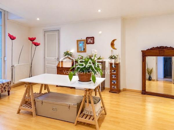 Maison de caractère en centre ville avec le charme et la tranquillité de la campagne