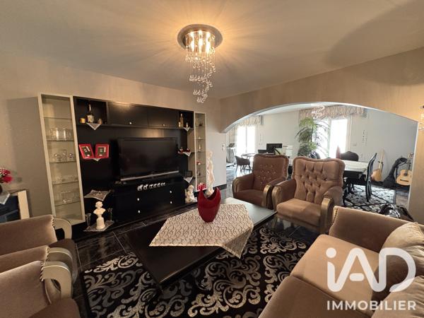 Maison à vendre 8 pièces 230 m² Saint-Fargeau-Ponthierry