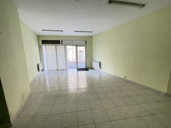 LOCAL COMMERCIAL 59M² AVEC VISIBILITE COMMERCIALE A LOUER