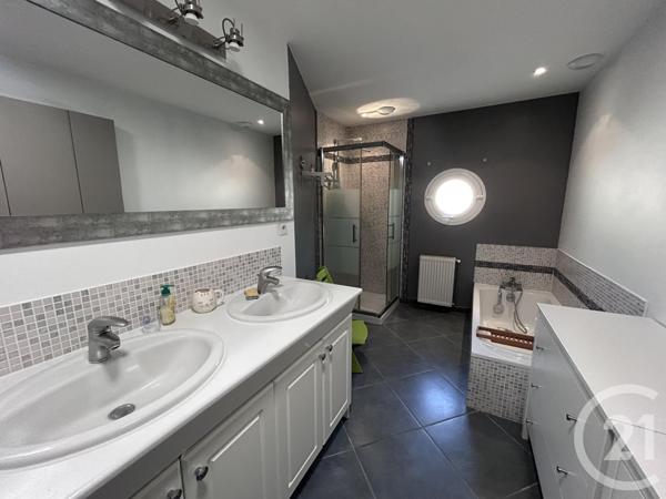 Maison à vendre  8 pièces - 210,80 m2 COUTRAS - 33