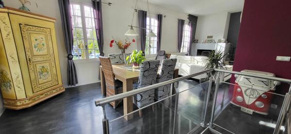 Maison à vendre    4 pièces • 156 m2 Mérignac