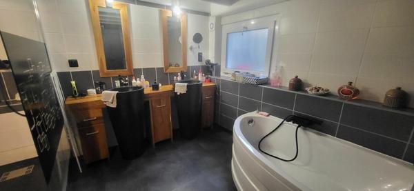 Maison à vendre    4 pièces • 156 m2 Mérignac