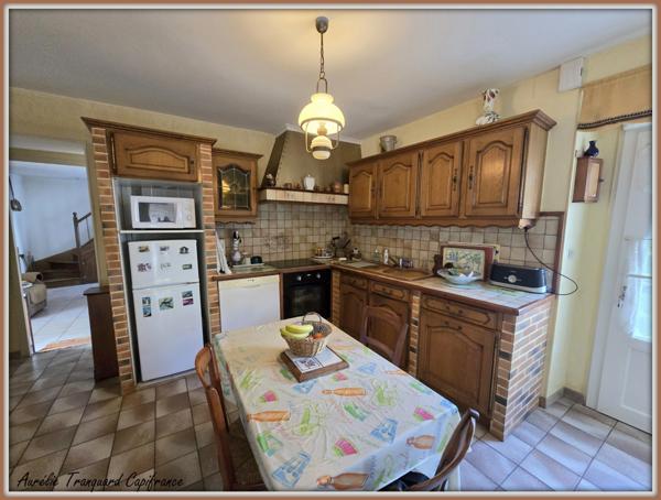 Maison à vendre 7 pièces AULNAY (17) composée de 4 chambres sur une parcelle de 312m², 70m² de dépendances