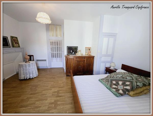 Maison à vendre 7 pièces AULNAY (17) composée de 4 chambres sur une parcelle de 312m², 70m² de dépendances