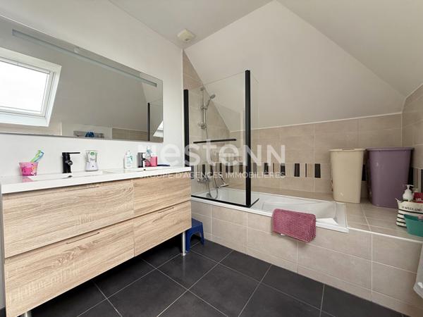 Maison contemporaine à vendre à LOCMINE 4 chambres, garage et son jardin de 550 m²