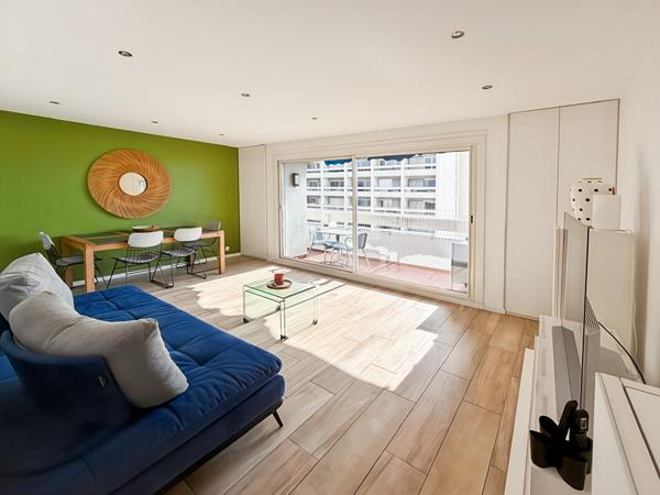 Appartement lumineux 3 pièces 83 m2 Vue Mer à vendre Secteur Michelet 13009 Marseille