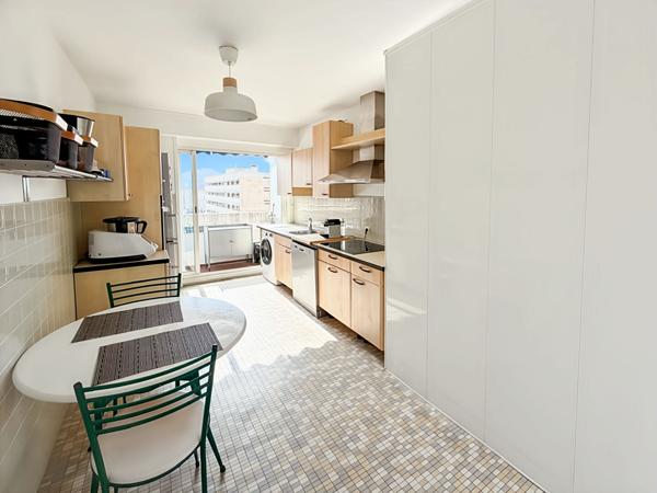 Appartement lumineux 3 pièces 83 m2 Vue Mer à vendre Secteur Michelet 13009 Marseille