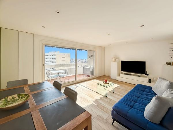 Appartement lumineux 3 pièces 83 m2 Vue Mer à vendre Secteur Michelet 13009 Marseille