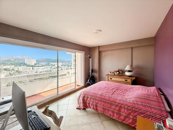 Appartement lumineux 3 pièces 83 m2 Vue Mer à vendre Secteur Michelet 13009 Marseille