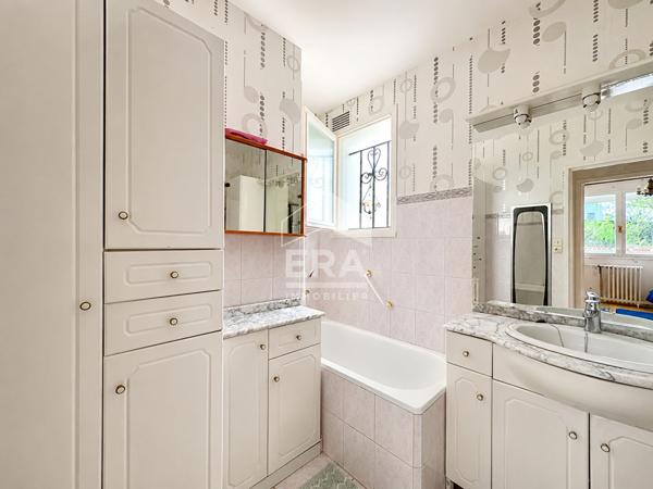 Maison individuelle de PLAIN PIED - 4 chambres - 785 m² de terrain - Beau potentiel