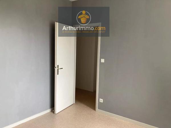 Location                                                      Appartement
                        
                     3 pièces                      69 m2                     à Josselin