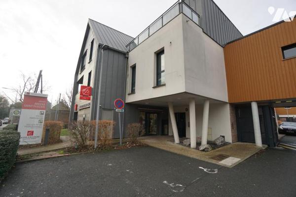 AMIENS, rue ST FUSCIEN appartement d'environ 80m² à usage de bureaux, 2 places de parking