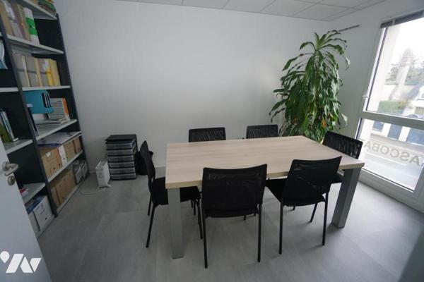 AMIENS, rue ST FUSCIEN appartement d'environ 80m² à usage de bureaux, 2 places de parking