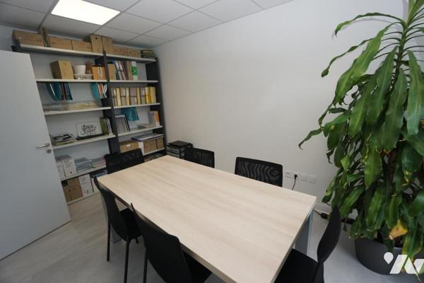 AMIENS, rue ST FUSCIEN appartement d'environ 80m² à usage de bureaux, 2 places de parking