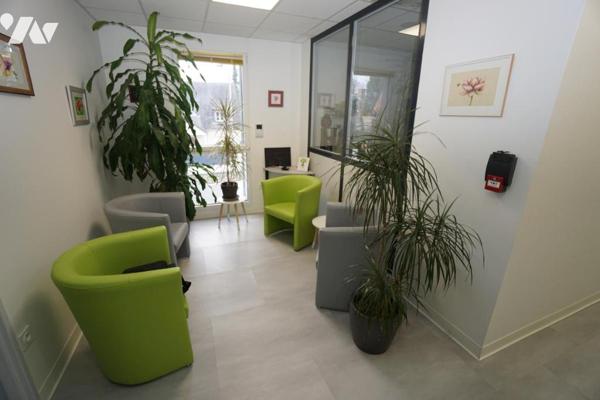 AMIENS, rue ST FUSCIEN appartement d'environ 80m² à usage de bureaux, 2 places de parking