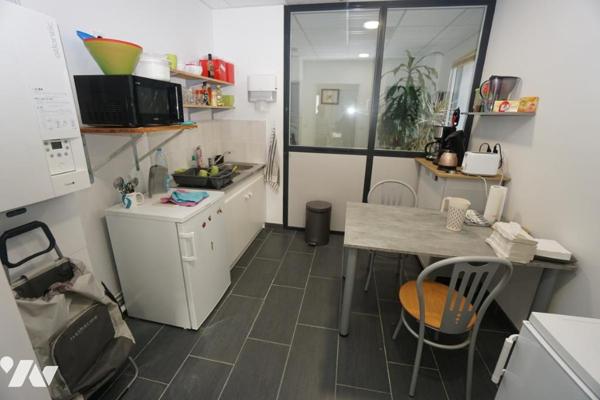 AMIENS, rue ST FUSCIEN appartement d'environ 80m² à usage de bureaux, 2 places de parking