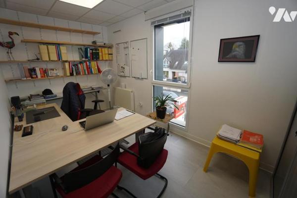 AMIENS, rue ST FUSCIEN appartement d'environ 80m² à usage de bureaux, 2 places de parking