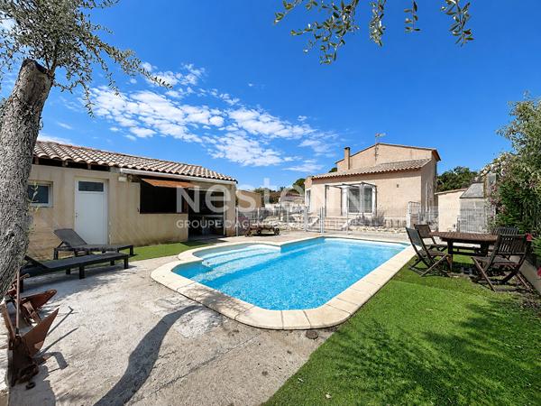 Maison T5 de 134 m2 avec terrain de 715m2, piscine et garage