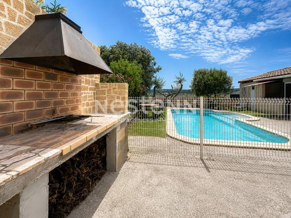 Maison T5 de 134 m2 avec terrain de 715m2, piscine et garage