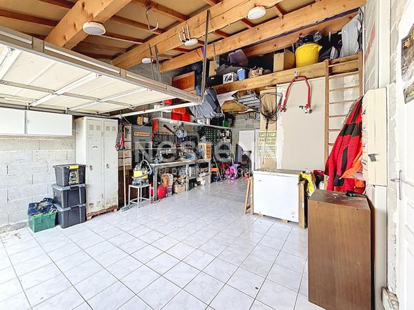 Maison T5 de 134 m2 avec terrain de 715m2, piscine et garage