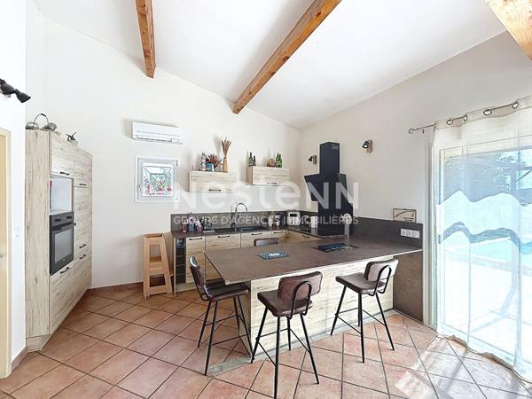 Maison T5 de 134 m2 avec terrain de 715m2, piscine et garage