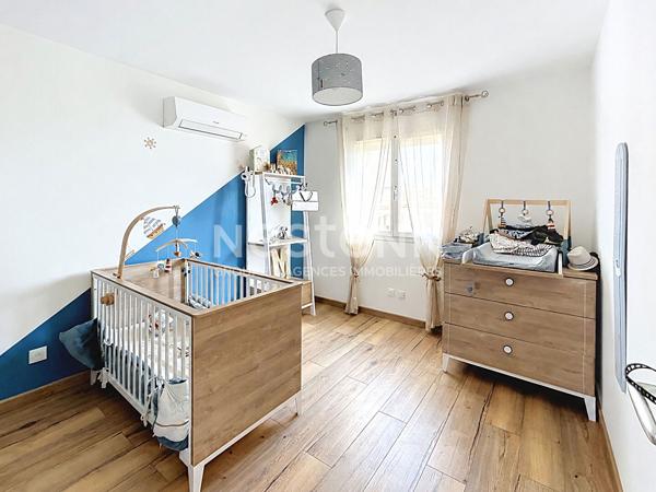 Maison T5 de 134 m2 avec terrain de 715m2, piscine et garage