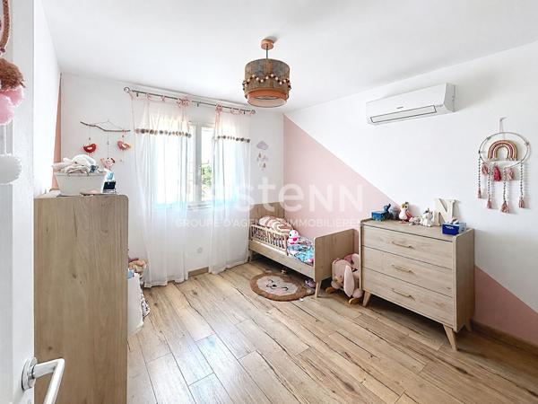Maison T5 de 134 m2 avec terrain de 715m2, piscine et garage