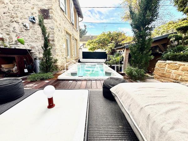 DEMEURE DE CHARME 335m2 sublimée en plein coeur de ville!