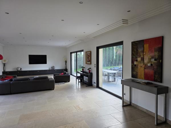 Maison 7 pièces - 300 m²