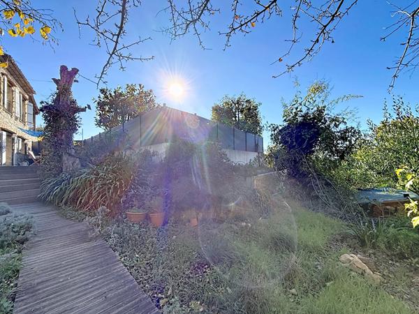 En Exclusivité- Rez-de-villa Magagnosc 4 pièce(s) 119 m2, 2 chambres + possible d'en faire une troisième, 580 m2 de jardin privatif, calme absolu, proche des commodités