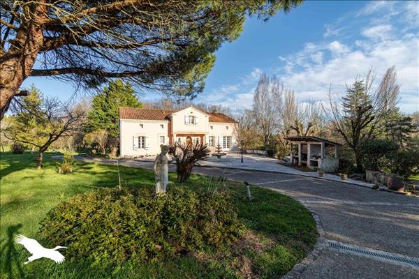 Maison à vendre |  Dignac |  7 pièces | 227 m²