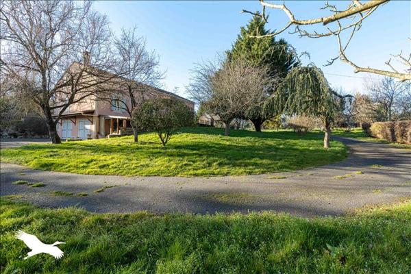 Maison à vendre |  Dignac |  7 pièces | 227 m²