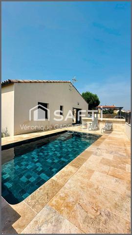 Plain-pied récent avec piscine et stationnements, sans vis-à-vis