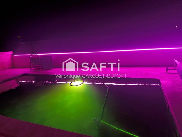 Plain-pied récent avec piscine et stationnements, sans vis-à-vis