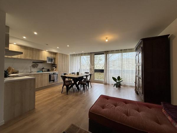 A LOUER chambre en cohabitation, dans un appartement moderne -1 chambre meublée  de 14 m2 avec balcon – prestations premium