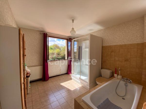 A 12 mns de Thouars Pavillon de 112m2 3 chambres avec beau terrain de 1900m2