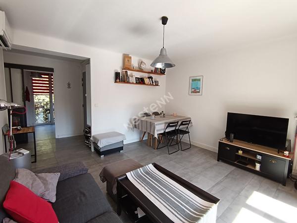 Les Playes. Appartement T3 de 60m² avec deux extérieurs et une place de parking.