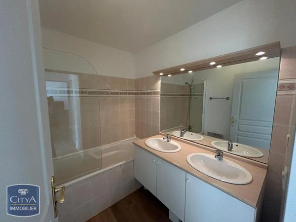 Appartement à louer 3 pièces 64m² Miramas (13140)