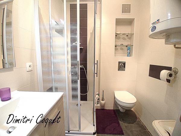 T2 en rez de jardin avec grande terrasses et annexes