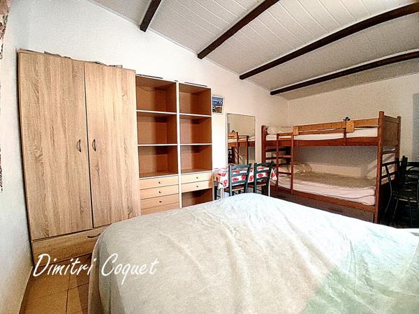 T2 en rez de jardin avec grande terrasses et annexes