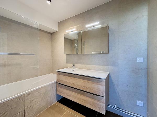 Appartement Lyon 5 pièces rénové Monplaisir Grange Blanche avec place de parking