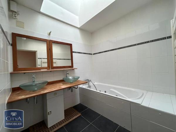 Appartement à louer 4 pièces 107.25m² Laval (53000)