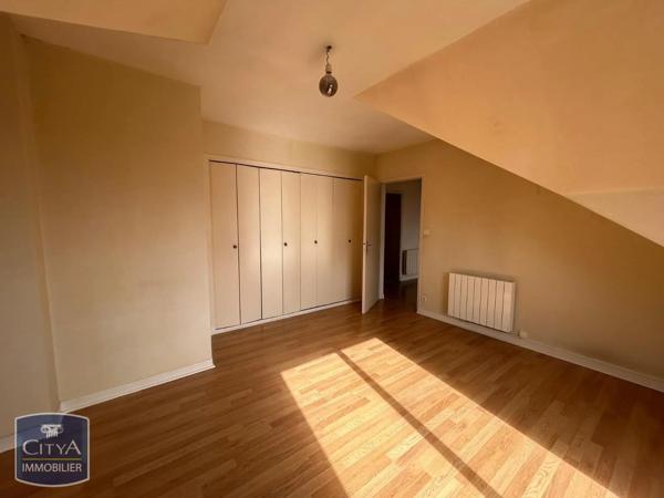Appartement à louer 4 pièces 107.25m² Laval (53000)