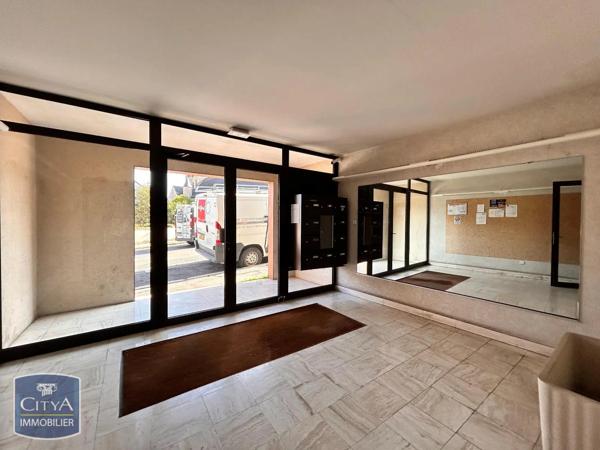 Appartement à louer 4 pièces 107.25m² Laval (53000)