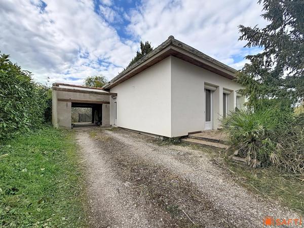 Maison de plain-pied à proximité du village