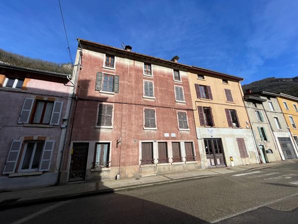 Maison à vendre à Saint-Rambert-en-Bugey - 14 pièces, 210 m², travaux à prévoir