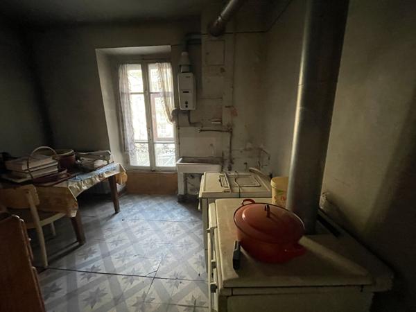 Maison à vendre à Saint-Rambert-en-Bugey - 14 pièces, 210 m², travaux à prévoir
