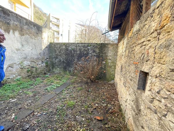 Maison à vendre à Saint-Rambert-en-Bugey - 14 pièces, 210 m², travaux à prévoir