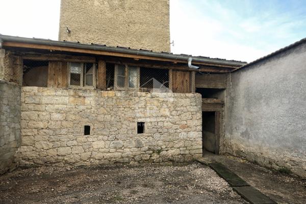 Maison à vendre à Saint-Rambert-en-Bugey - 14 pièces, 210 m² idéal investissement